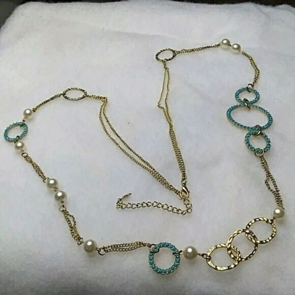 VCLM Aqua Circles‎ and Faux Pearl Necklace
